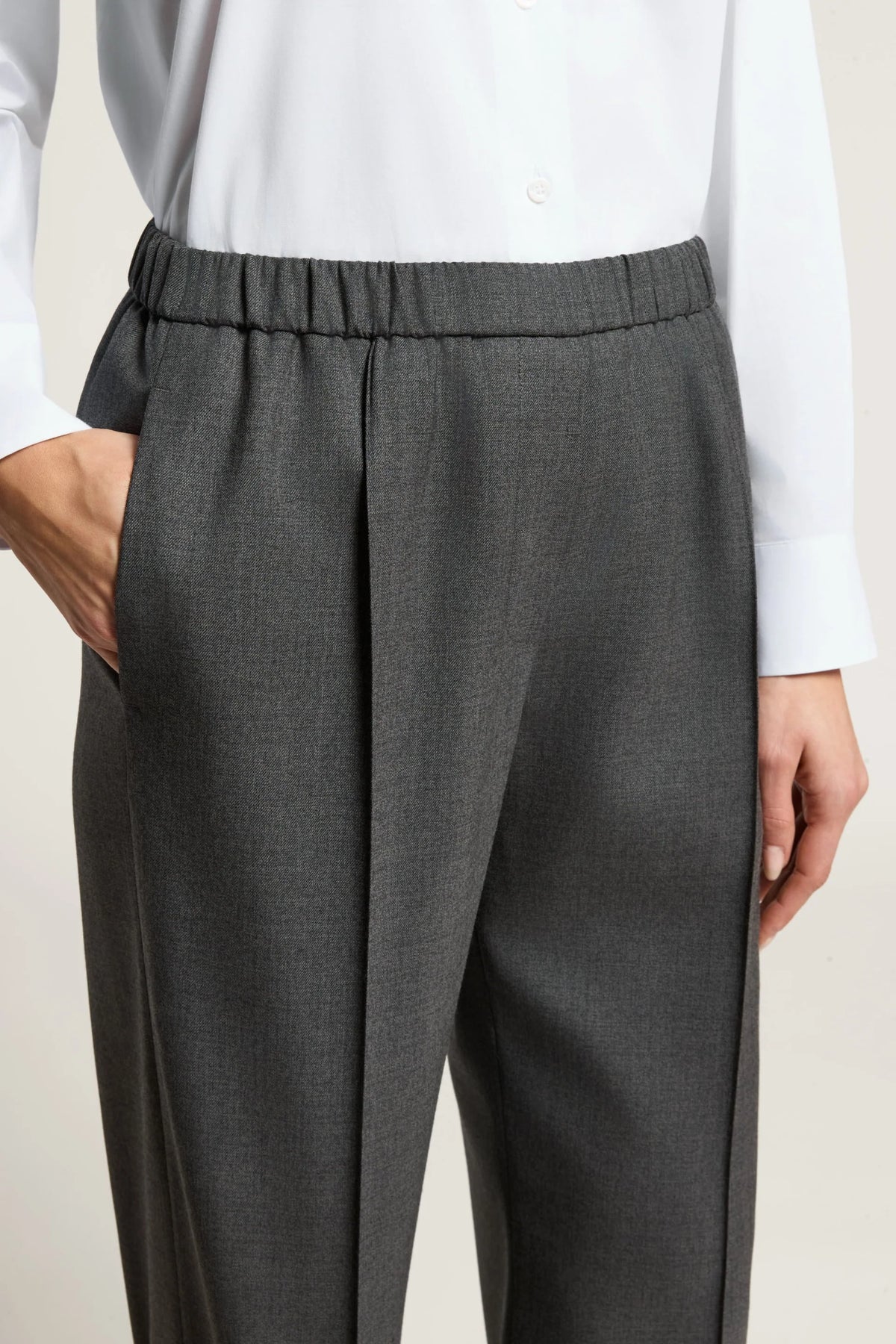 Peserico Wool Gabardine Trousers in Satellite Grey